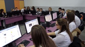 Три нови компютърни кабинета заработиха в Търговската гимназия Три нови компютърни кабинета заработиха в Търговската гимназия