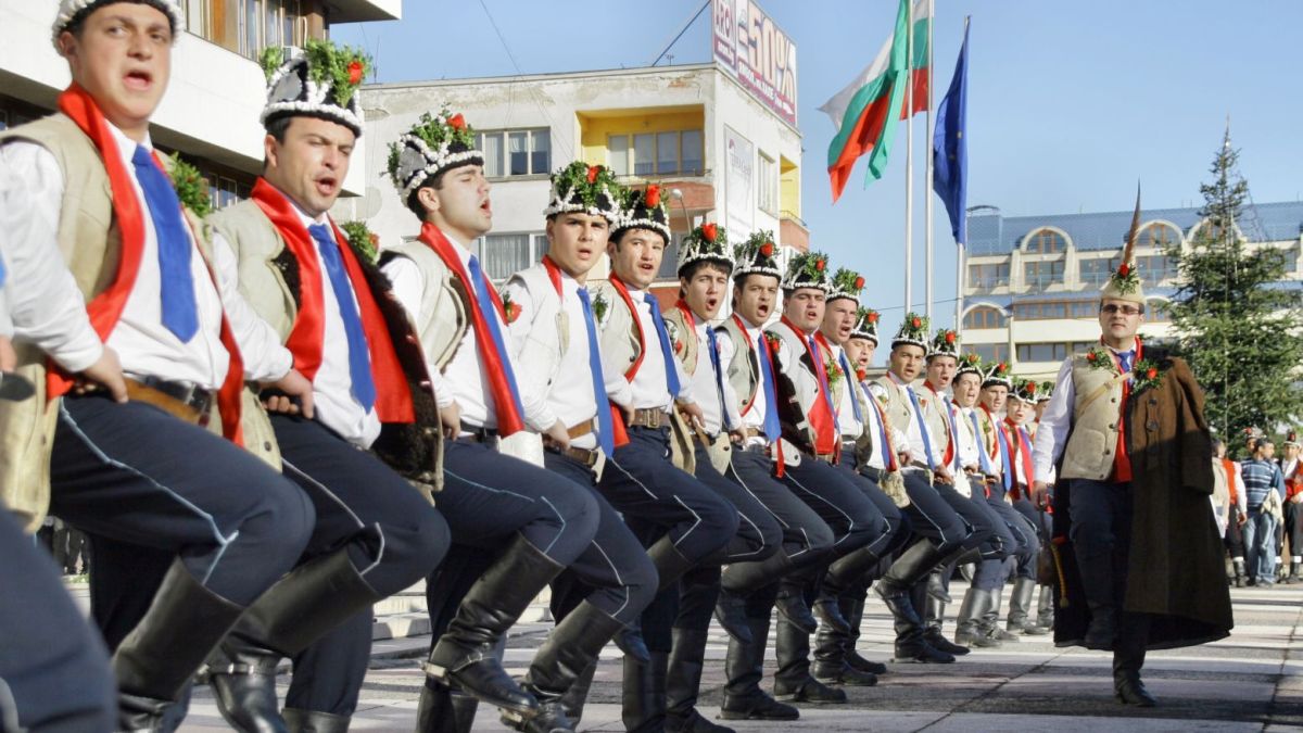 Ямболски коледари oтправят благословии и пожелания за здраве