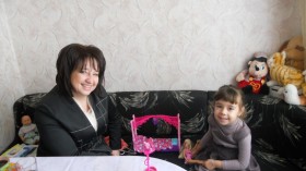 Аладжова подари на Сиана златна Богородица с младенеца