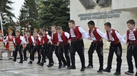 Таланти от "Нончо Воденичаров" радват за Великден