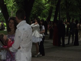 Абитуриентите доведоха лятото в Стара Загора