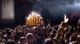 Поднасянето на шампанското