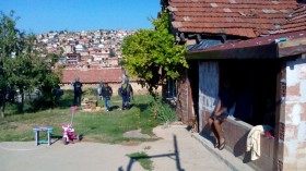 Събориха 13 незаконни ромски постройки, утре акцията продължава (СНИМКИ+ВИДЕО) 
