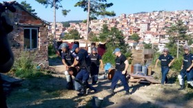 Събориха 13 незаконни ромски постройки, утре акцията продължава (СНИМКИ+ВИДЕО) 