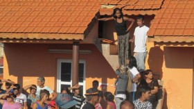 Събориха 13 незаконни ромски постройки, утре акцията продължава (СНИМКИ+ВИДЕО) 