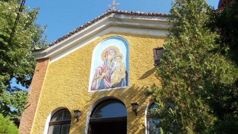 Осветена на гроба Господен икона на Св. Богородица посрещат в Сливен