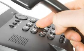 Задържаха телефонни измамници