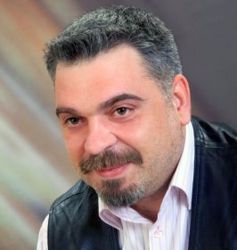Димитър ФУРНАДЖИЕВ, собственик на фризьорски салон "Далила": Модерна е естествената визия и плавното преливане на цветовете