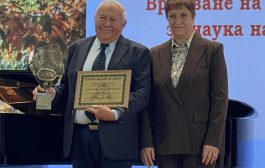 Акад. Васил Николов получи Голямата награда за наука на БАН за 2026 г.